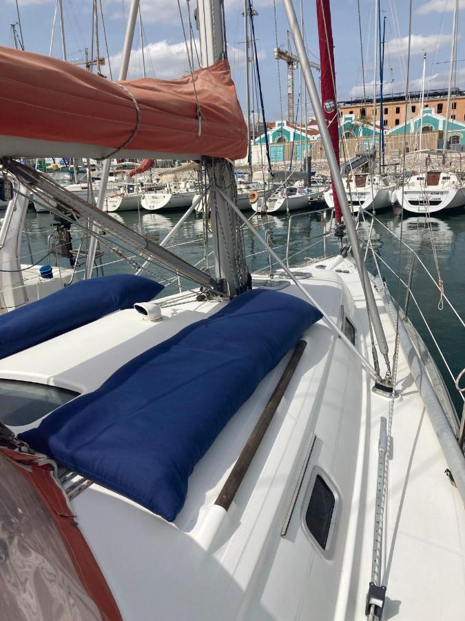 ホテル Sea Bloom - Sleep & Sail In Tejo リスボン エクステリア 写真
